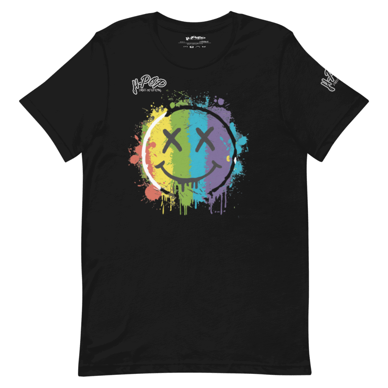 Maglietta nera T-shirt unisex con stampa colorata di faccina sorridente graffiata e schizzi di vernice, ideale per un look casual e streetwear. Abbigliamento giovanile, moda alternativa, t-shirt grafica.