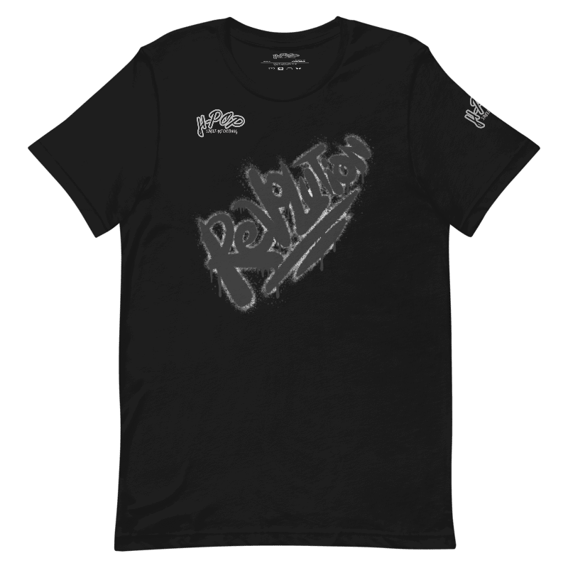 Maglietta nera a girocollo con stampa grigia 'Revolution' in stile graffiti. Ideale per un look streetwear, casual e giovanile. T-shirt unisex di tendenza con logo distintivo sul petto e sulla manica.