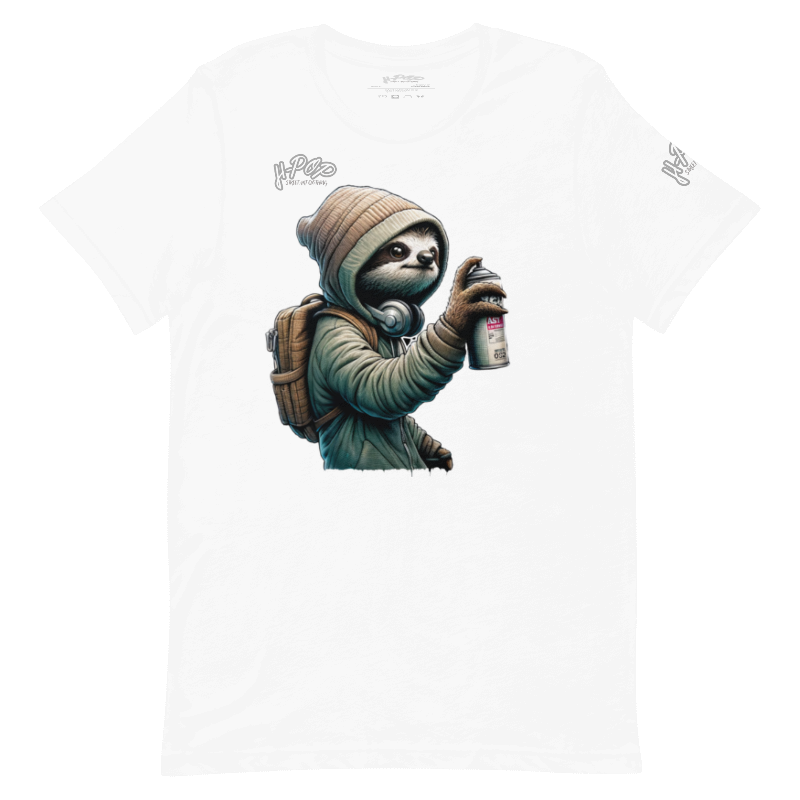 Maglietta bianca da uomo con stampa di bradipo stilizzato che indossa una felpa con cappuccio e tiene una bomboletta spray. Ideale per abbigliamento casual, t-shirt con grafiche originali, moda streetwear e maglie estive.